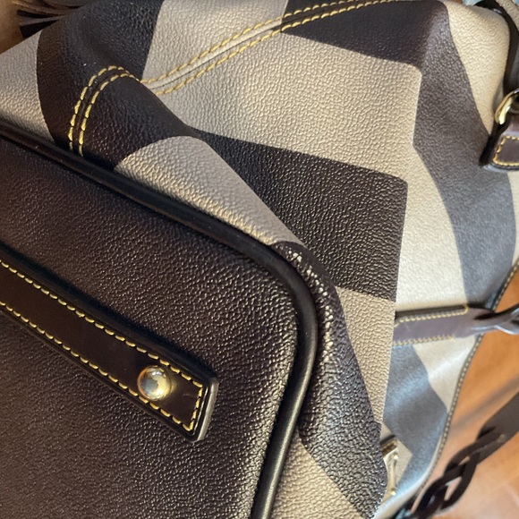 Dooney & Bourke Brown Tan Chevron Bailey Tote - Picture 5 of 14